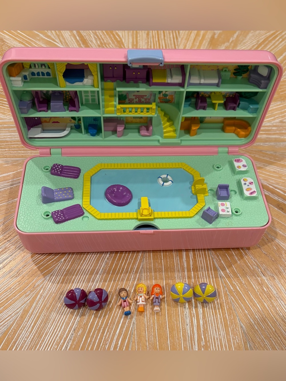 1989 Pool Party Playset Polly Pocket Bluebird w dolls umbrellas